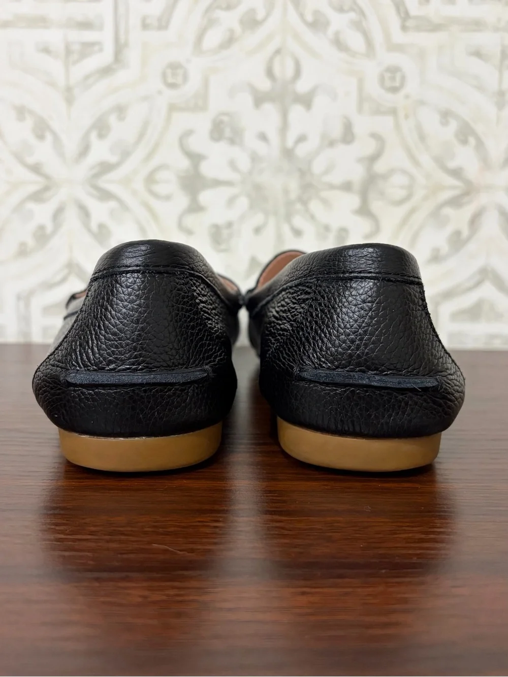 Kate Spade New York Black Pebbled Leather Carmen Loafers, Gold Accents, SZ 7 EUC